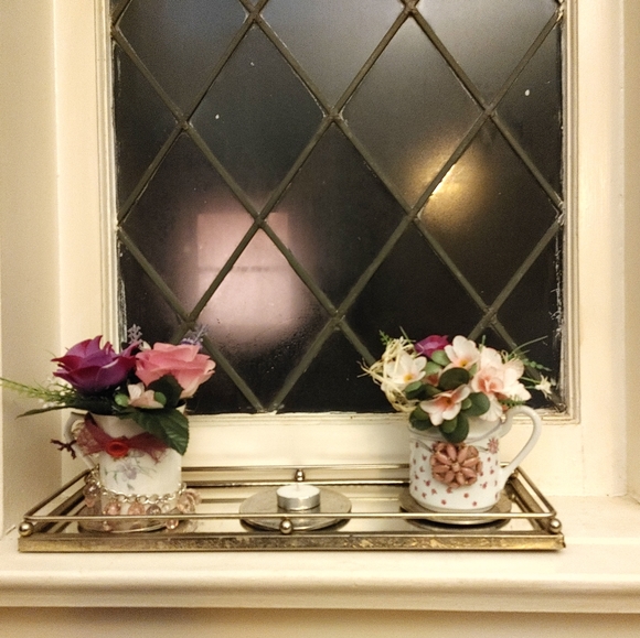 Valentine's florals. Set in vintage base - Picture 2 of 4